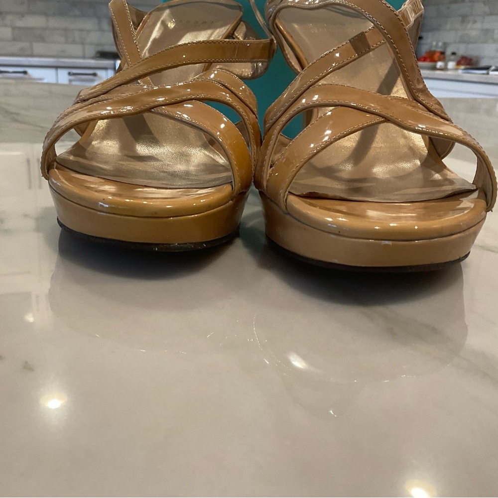 Stuart Weitzman Cross Strappy Buckle Heels Sz 8 Nude - Picture 15 of 15